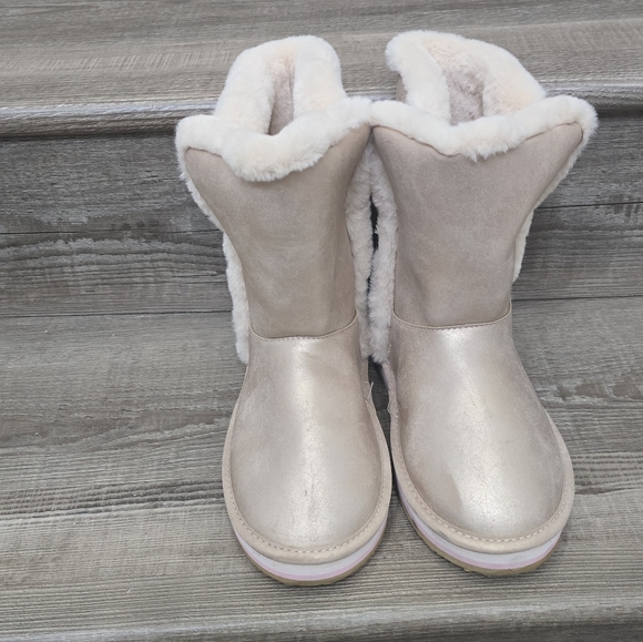 Sugar boots, rose gold with soft flee e lining. Women's size 7 - Picture 2 of 7